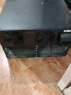 UPS APC SRT8KXLI used, non-functional, needs repair with batteries