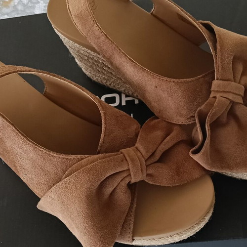 Ugg leather platform sandals new, size 38, beige