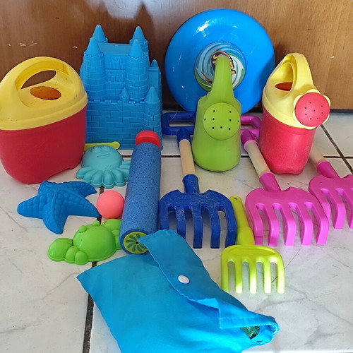 Complete Beach Set with 2 Intex Mattresses and Sand Toys like new