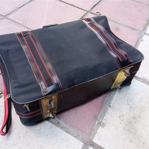Medium suitcase with 4 wheels used