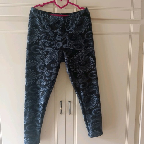 Leggings with inner lining new, black and blue, fits Large to 3XL