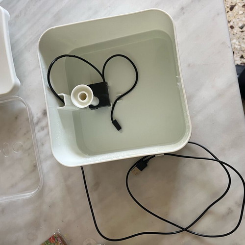 Cat and dog water fountain used with 6 filters USB powered
