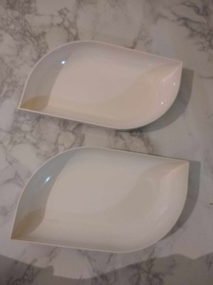 Plastic decor set like new, ideal for serving