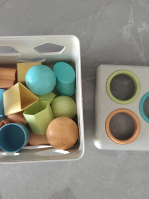 Kubo Shape PlayBio sorting cube for toddlers 1+