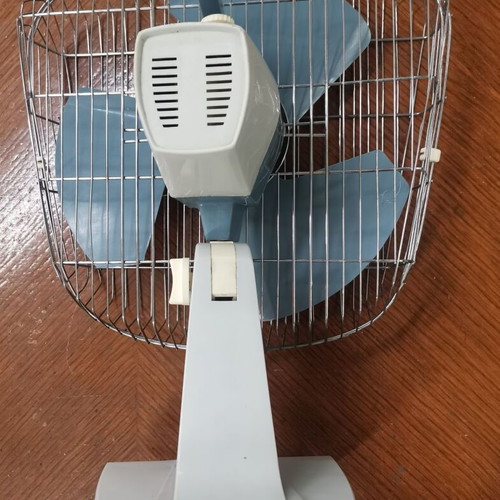 Taurus retro table fan like new, 220V, blue blades