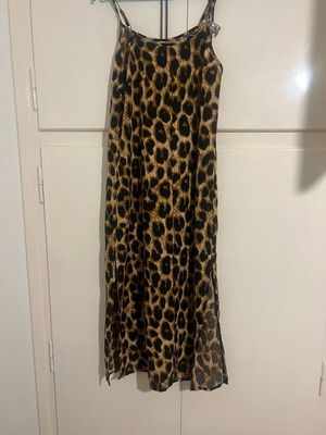 Leopar φορεματάκι Shein size small σαν καινούργιο με σκίσιμο