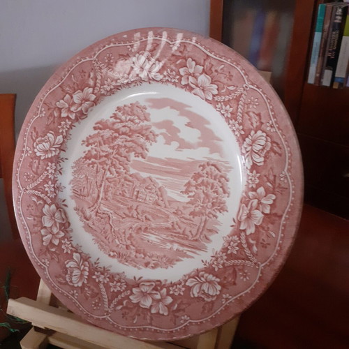 Barratts of Staffordshire Old Castle porcelain plate, like new