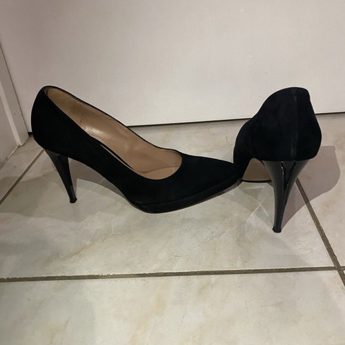 Giorgio Salustro black suede pumps like new