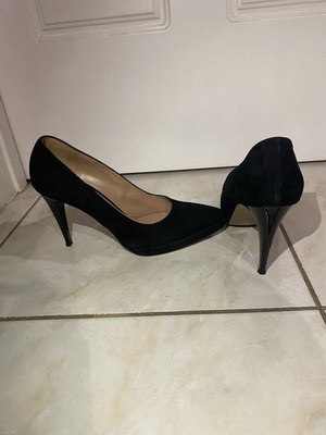 Giorgio Salustro black suede pumps like new
