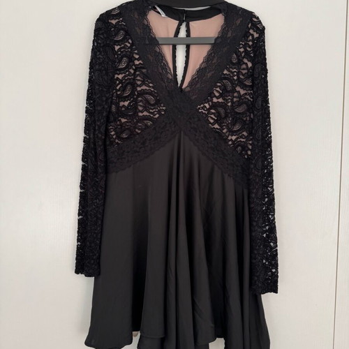 Mini dress Tea N Rose black like new, lace and satin, size M