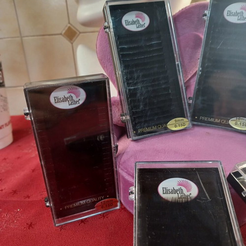 Elisabeth Lashes premium quality eyelash clusters set like new
