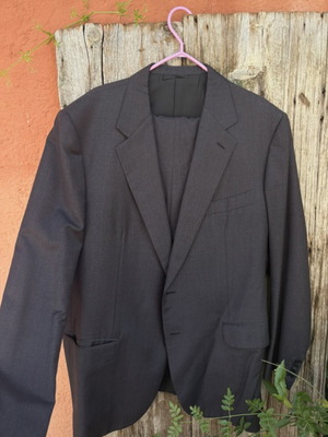Saint Andrews Milano Suit 100% Fine Wool like new, charcoal