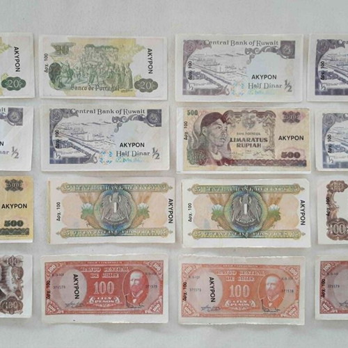 Karouzel banknote stickers used, pack of 34 with minor wear
