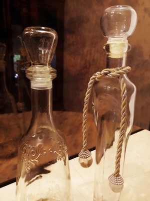 Set of transparent crystal bottles like new with decorative details
