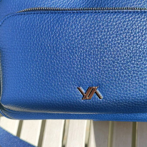 Verde crossbody bag blue like new