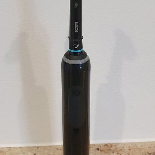 Oral-B Pro 3 3000 electric toothbrush new without charger