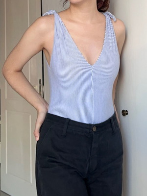 Zara v neck sleeveless bodysuit used, size XS, white and blue