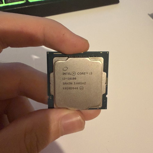 Intel Core i3 10100 CPU 3.6GHz with integrated Intel UHD graphics and stock cooler