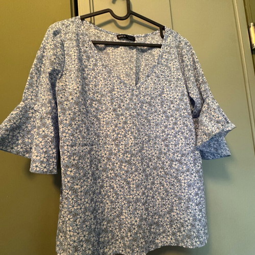 Shein floral blouse sky blue with white flowers size L like new