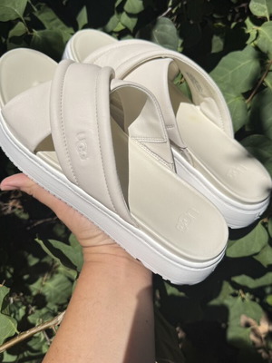 Ugg Australia W Zayne Crossband sandals like new, size 40, white