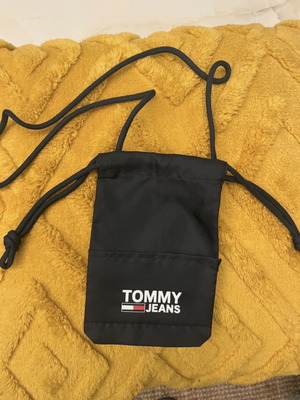 Tommy Hilfiger τσαντάκι μικρό πουγκί like new