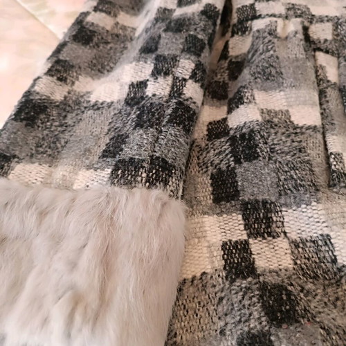 Attrattivo coat size Large like new, black and gray with detachable fur
