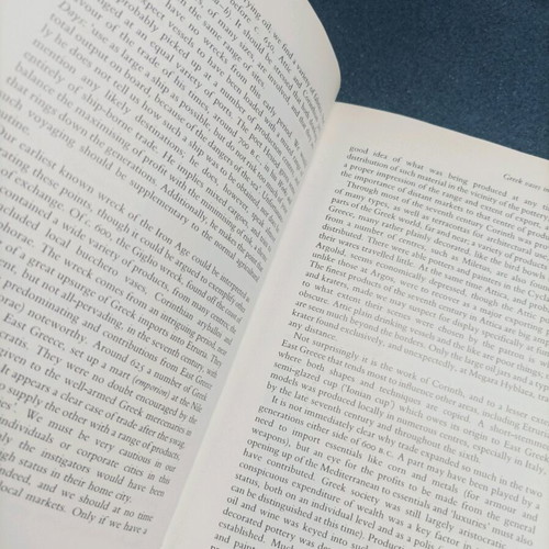 Book Looking at Greek Vases like new 1991