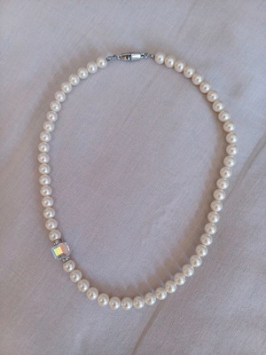 Pearl necklace used