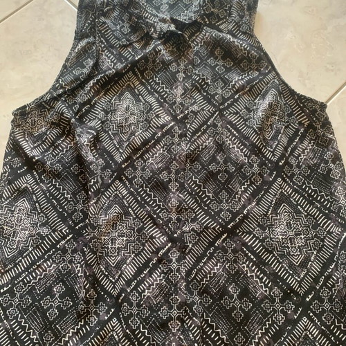 Shirt like new with open back, black and white, size S