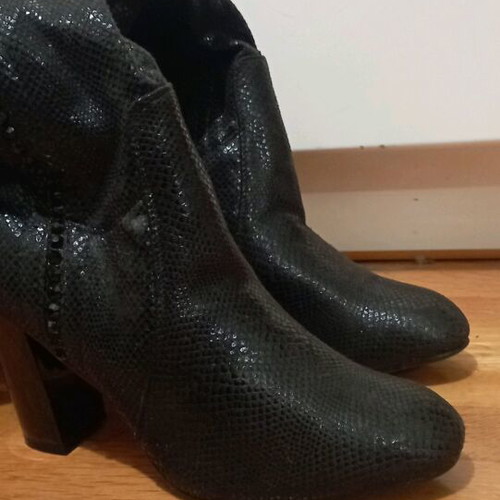 Boots size 38 over the knee like new, black with 9 cm heel