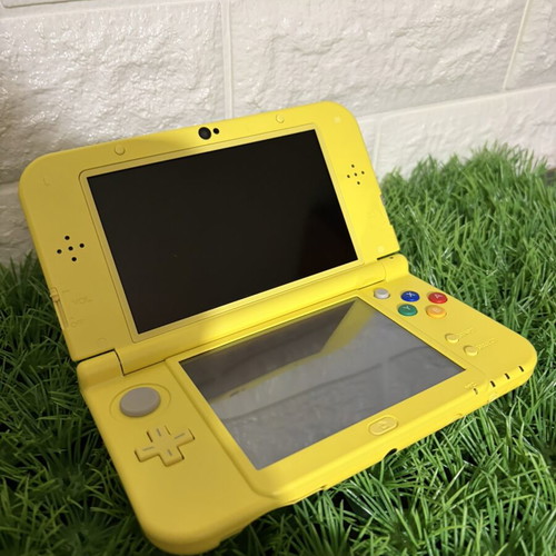 Nintendo 3DS XL Pikachu Edition console