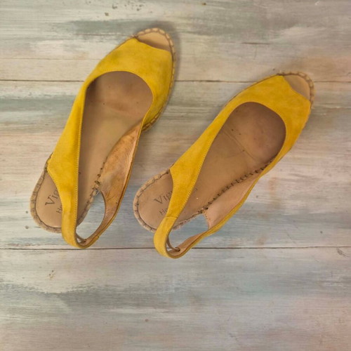 Viguera leather yellow peep toe espadrilles size 39 used