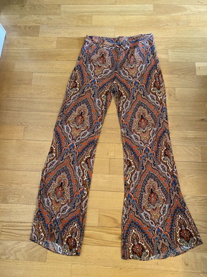 Zara pants used with zipper and light flare, medium size