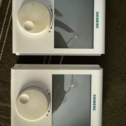 Siemens thermostats like new, pack of 2