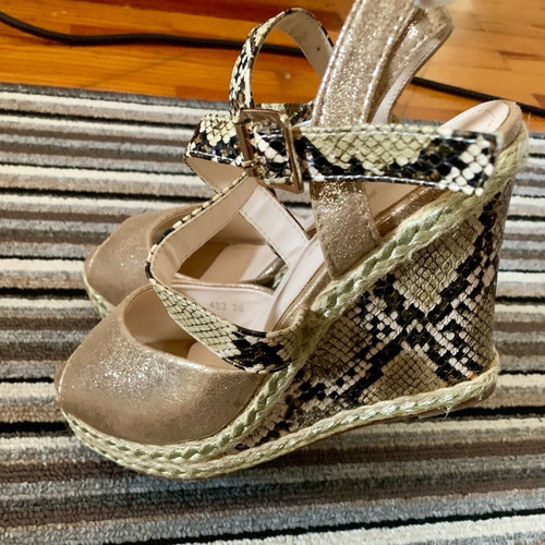 Gold platform sandals like new, size 38
