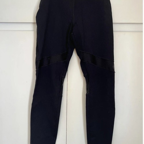 Black leggings like new with design and transparent details, size L