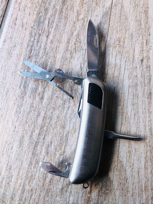 Мултитул джобен нож като нов