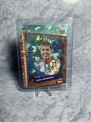 Enzo Fernández 088/199 Topps Argentina green parallel card