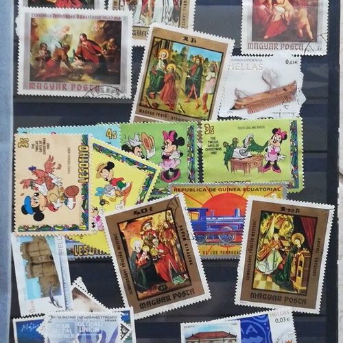 Stamp collection album like new with 13 full pages from various countries