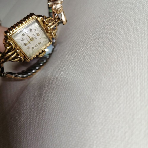 EFZO 17 Rubis Gold Vintage Women's Watch with Elastic Bracelet used