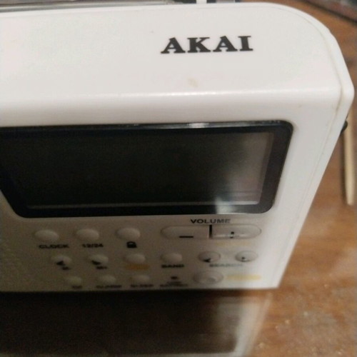 Akai digital world band receiver DX FM/AM/SW clock alarm