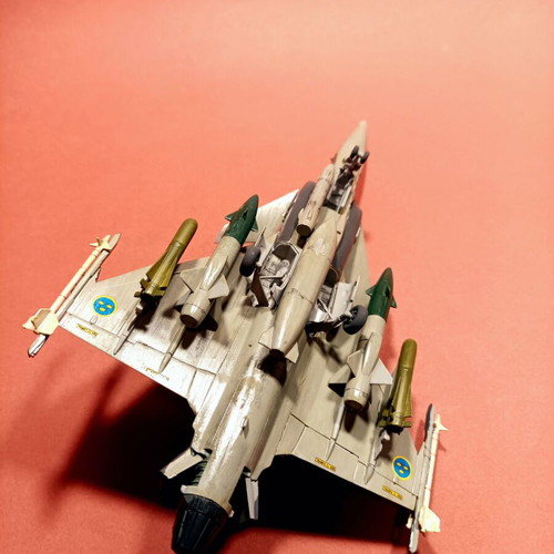 Plastic model Jas-39 Gripen 1/72 new, hand-painted