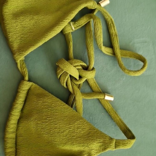 H&M bikini top like new, green textured fabric