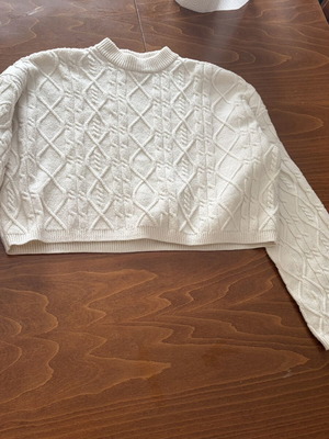 Bershka knitted white sweater like new, size S
