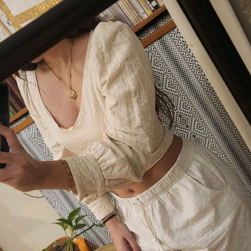 Zara cream blouse like new with floral patterns, fitted waist