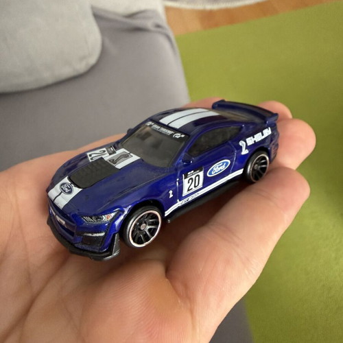 Ford Shelby GT500 Hot Wheels like new