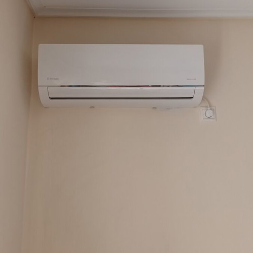 Pitsos Inverter Air Conditioner 12.000BTU like new, quiet and efficient