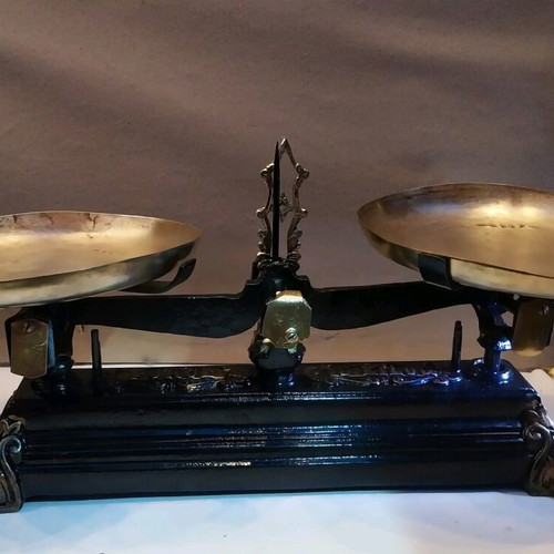 Force 5-Kilogram Scale like new with brass pans from 1940