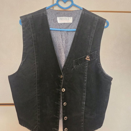Prestige women's velvet sleeveless vest like new, black