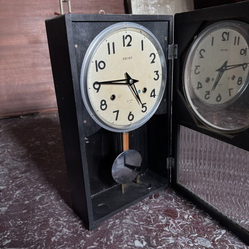 Collectible clock used, functional with key